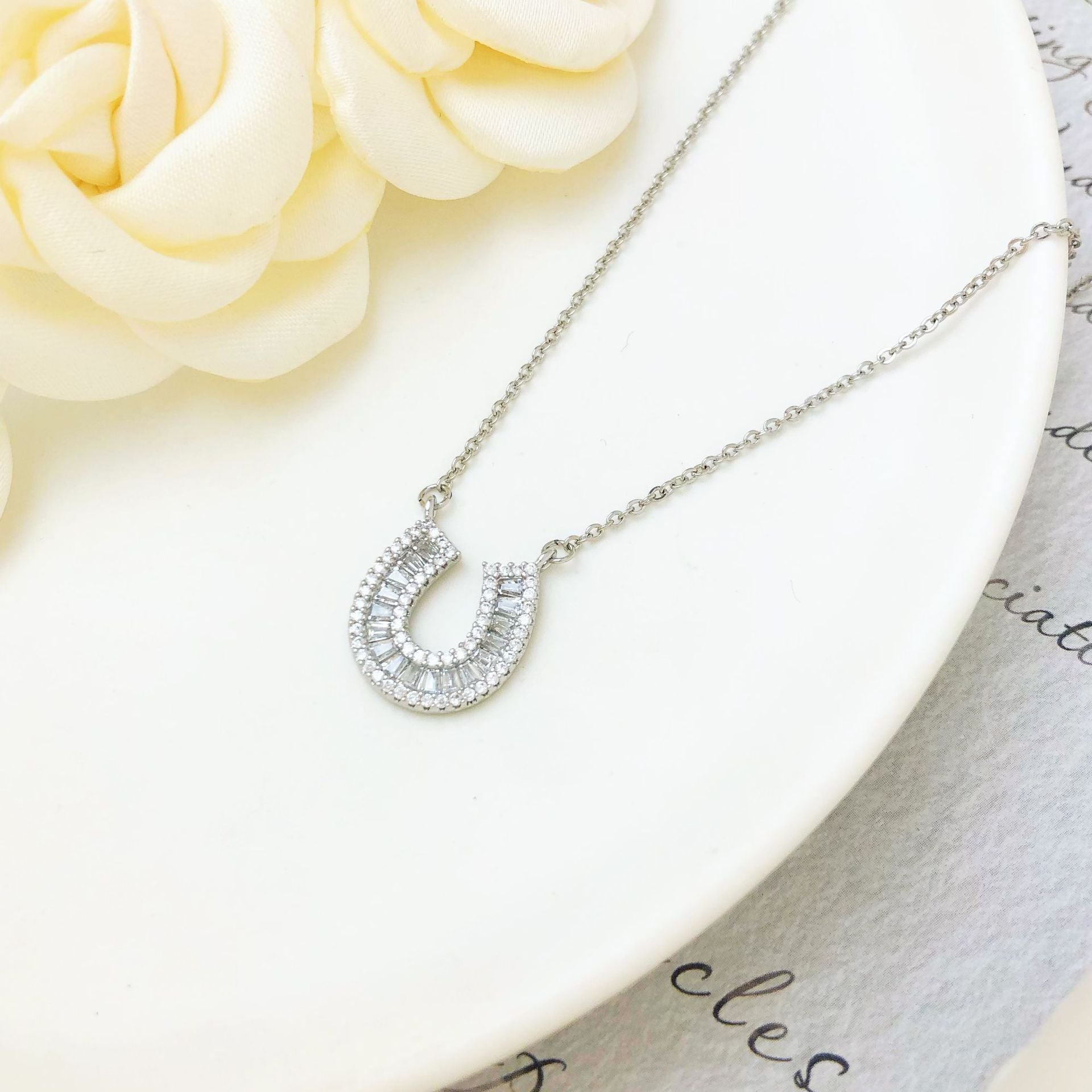 Zircon horseshoe necklace