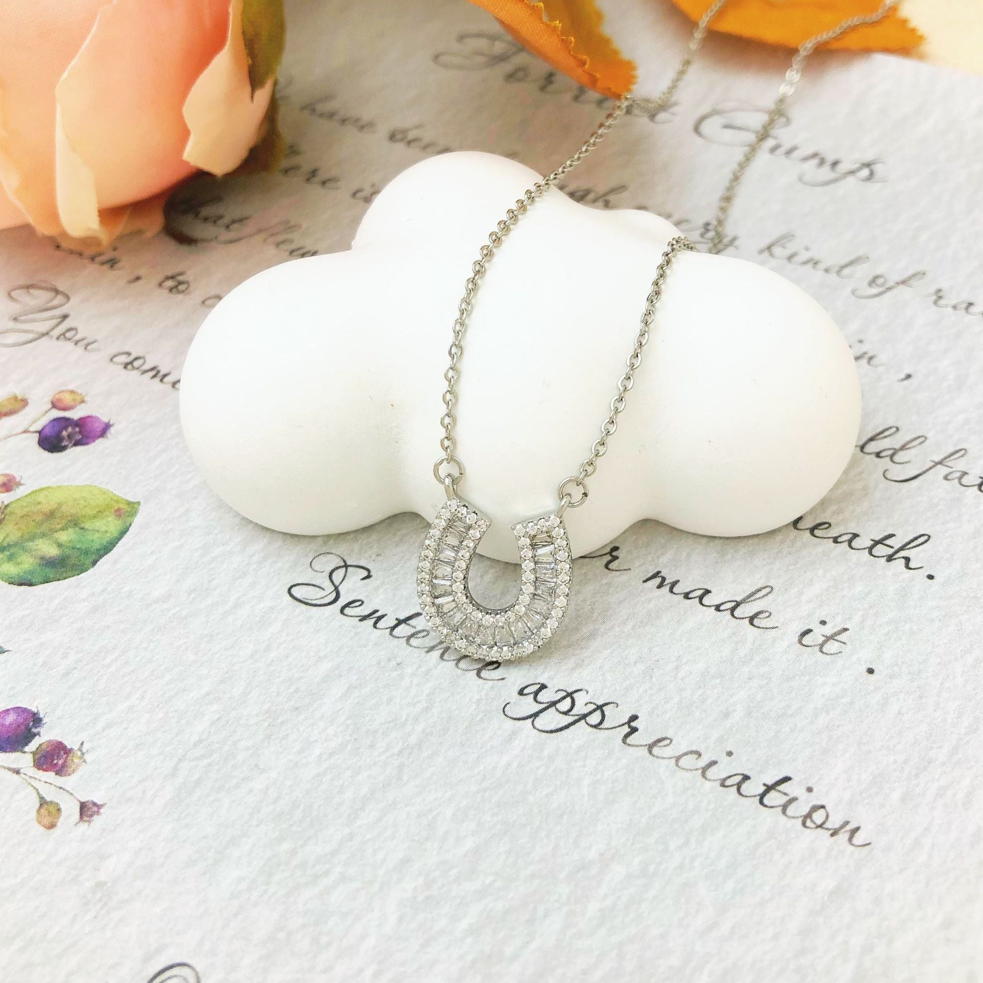 Zircon horseshoe necklace